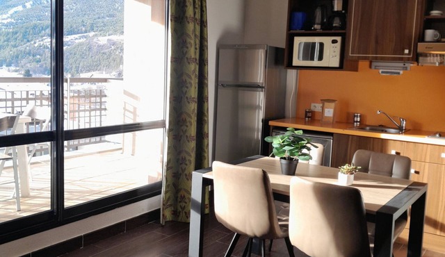 Studio for 4 with terrace, pool and parking in Jausiers