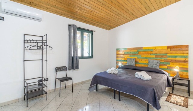 Studio 'Limone - Fiumara Val Di Noto' with Mountain View, Wi-Fi and Air Conditioning