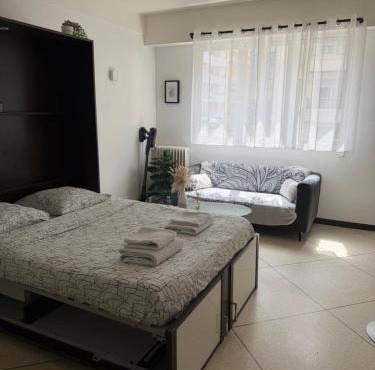 Studio lumineux avec balcon à Nice