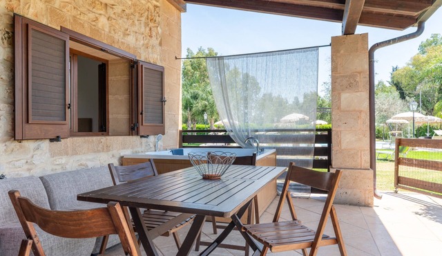 Studio 'Masseria Giamarra, Pajara 9' with Shared Pool, Wi-Fi and Air Conditioning