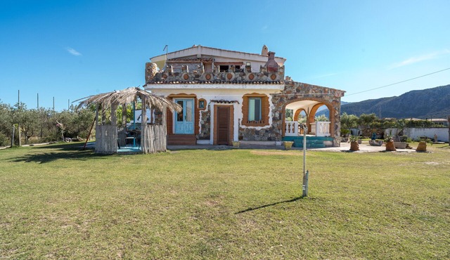 Studio 'Sa Burrida' Relax close to the Sea with Garden & Wi-Fi