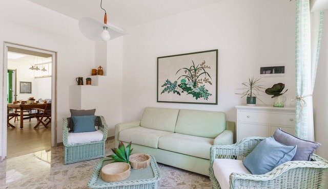 Stunning private villa for 5 people with A/C, TV and veranda, close to Ostuni