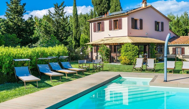 Stunning private villa for 10 guests with WIFI, A/C, private pool, TV, patio and panoramic view