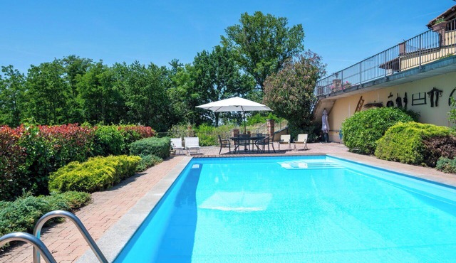 Stunning villa for 5 guests with private pool, WIFI, patio, pets allowed and panoramic view