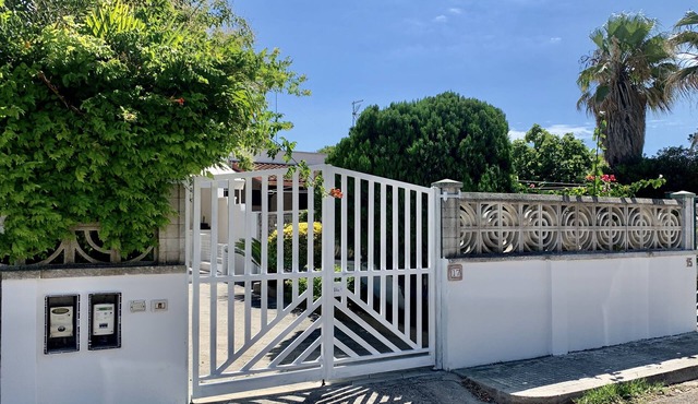 Super Comfortable Villa 30 meters from the beach