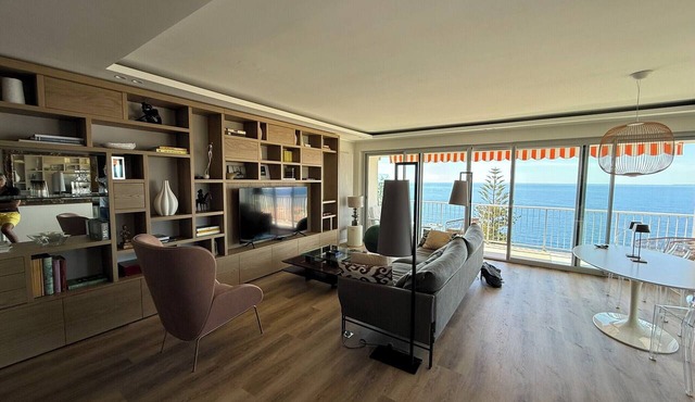 Superb apartment with exceptional sea view