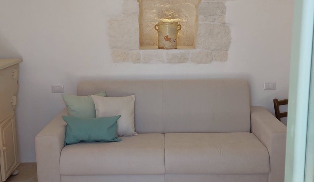 Terra Bianca trullo in Itria Valley with swimming pool for exclusive use