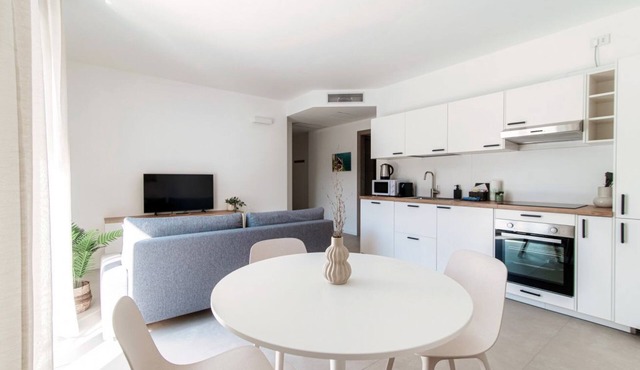 Torno: Three-room apartment with balcony and easy access to public transport in