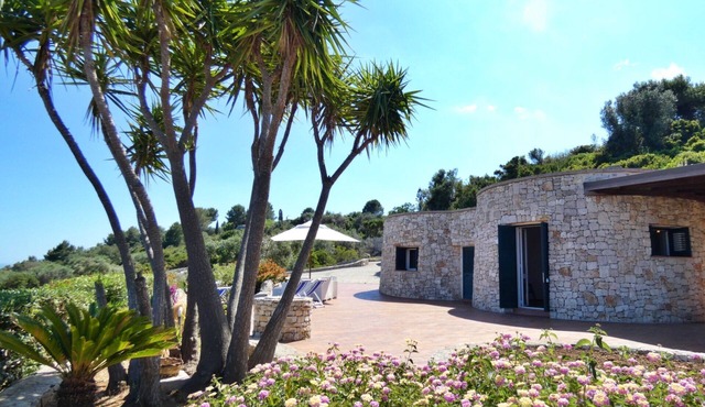 Trullo Anthos - Beautiful Sea View and Private Garden
