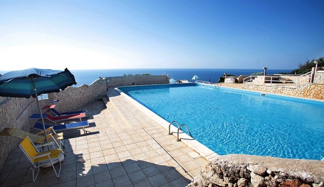 Trullo Ulivo pool complex