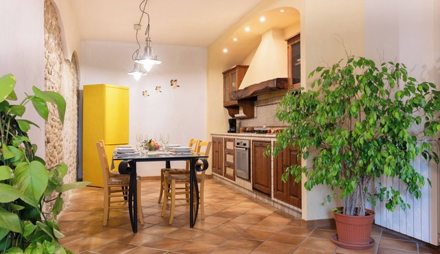 Two-bedroom, two-bathroom apartment with pool and AC