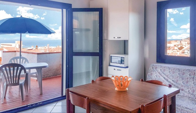 Vacation apartment on the 1st floor with shared pool 500 m from the sea in Lu Bagno.