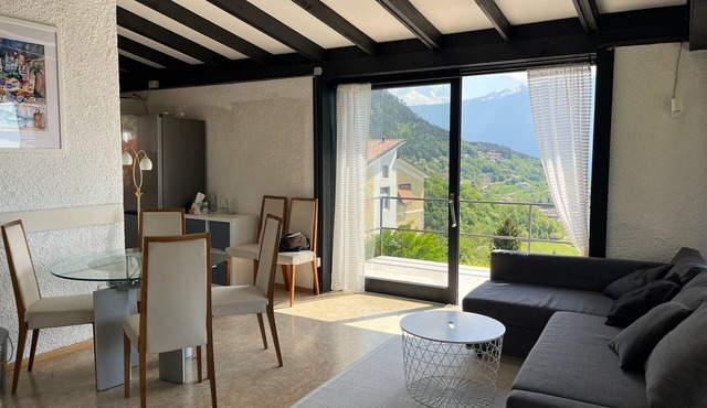 Vacation bungalow with a wonderful view of Lake Garda and Monte Baldo
