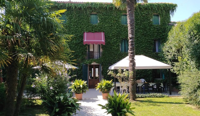 Venetian Villa with swimming pool, 11 sleeping accommodations, absolute privacy
