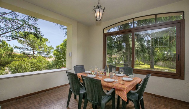 Villa Alberti Apt Bruna 900m from Garda lake w/Garden, Salò, Italy