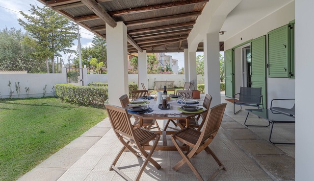 Villa 'Benedetta' with Sea View, Wi-Fi and Air Conditioning