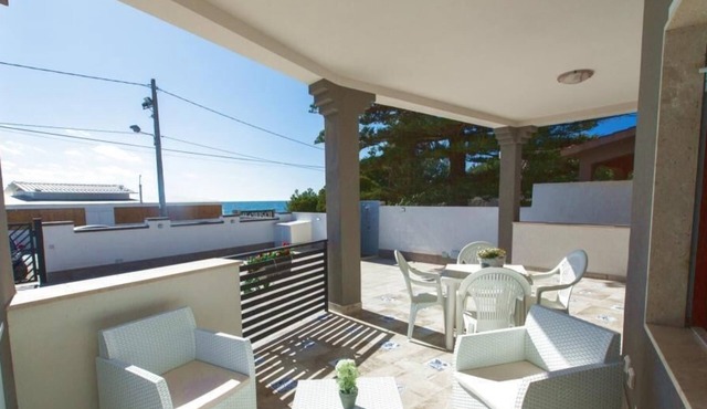 Villa Blue Sea, ground floor apartment, beachfront