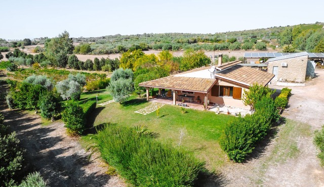 Villa 'Casa Serra' with Mountain View, Wi-Fi and Air Conditioning
