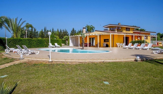 Villa Cenate - Four Bedroom Villa, Sleeps 16