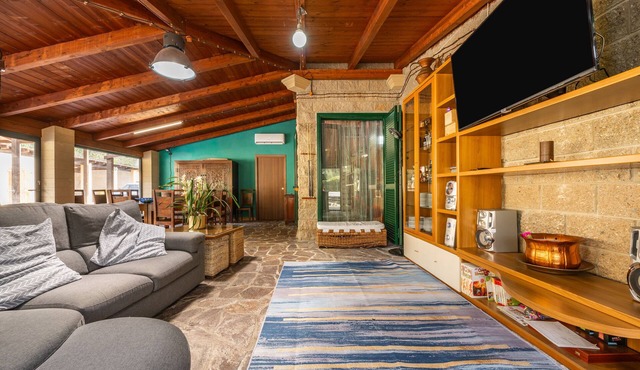 Villa 'Gambula' with Mountain View, Wi-Fi and Air Conditioning