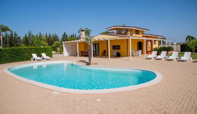 Villa 'Nereide' with Private Pool, Wi-Fi and Air Conditioning