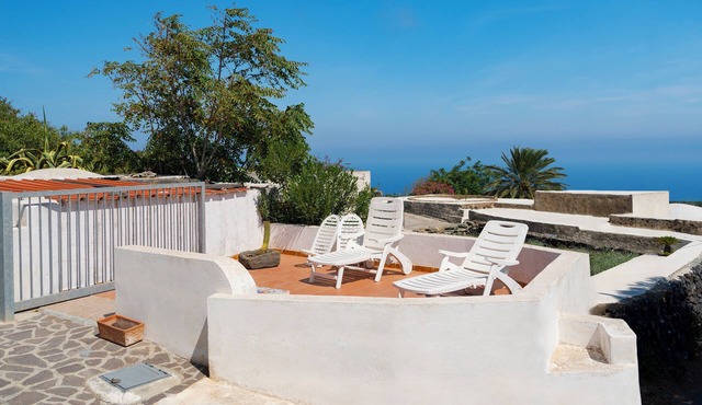 Villa Rosa - Two Bedroom Villa, Sleeps 7