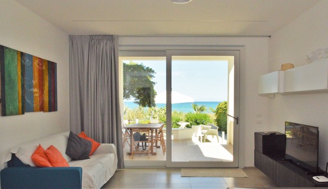 Villa Venus with direct access to the beach