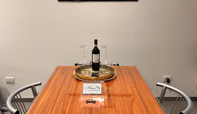 White rose apartment - free parking space - historical center of Alba -Langhe