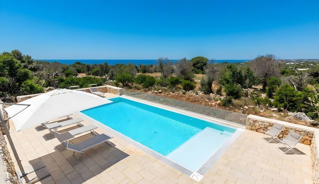 Whole 3-unit estate, pool, garden, sea view