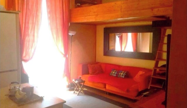 Wooden loft with balcony (metro and services under the house) sleeps 4