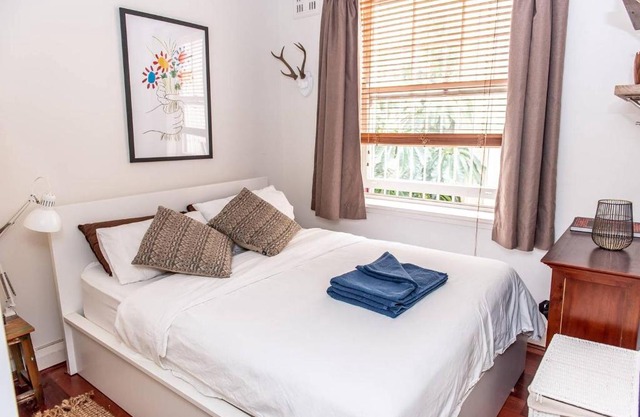 Chic Quiet Apartment Close to Everything