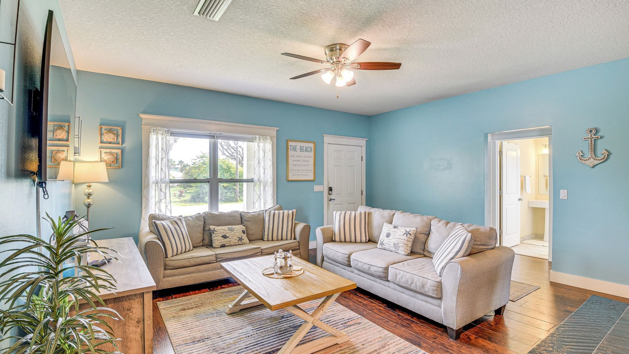 Photo of Livingroom in Marineland Acres