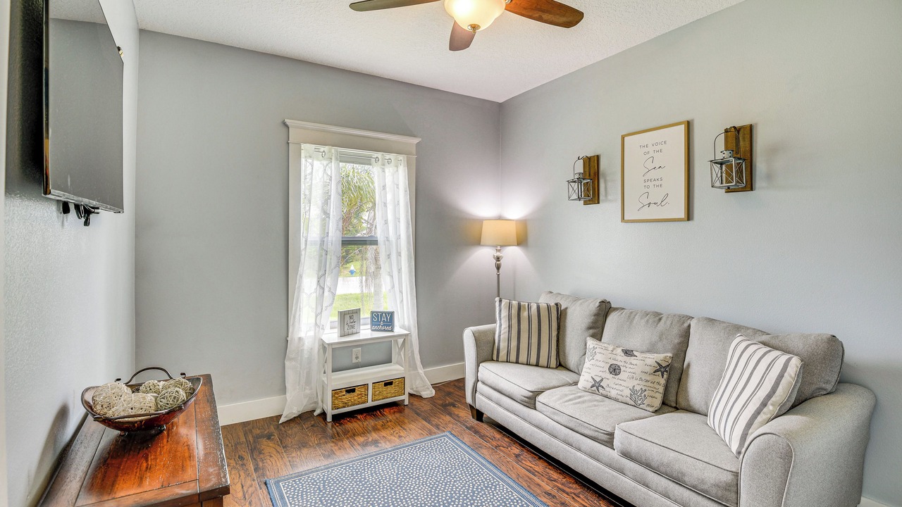 Photo of Bedroom in Marineland Acres