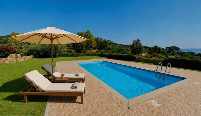 Mandy and Dolly's house with sea view and pool