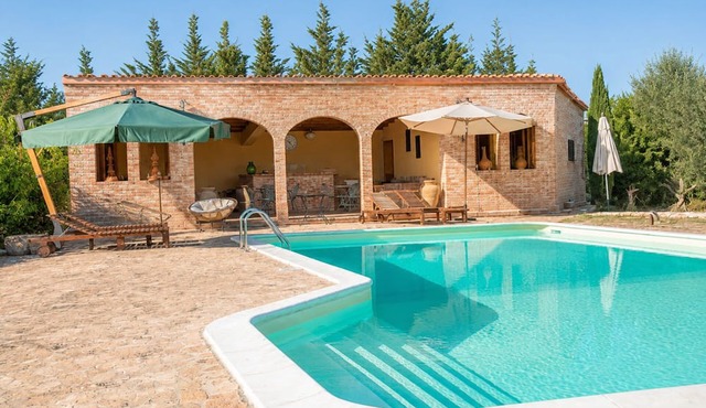 Villa in Chiaramonte Gulfi with 4 bedrooms sleeps 13