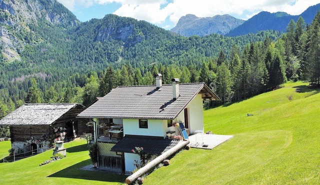 Stunning private villa for 4 guests with WIFI, TV, balcony and pets allowed